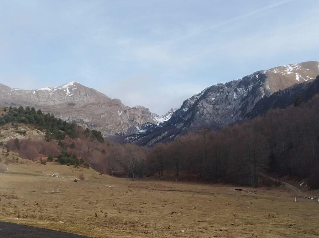 En Medellín, la ciudad de la eterna primavera, descubre hogares geriátricos que celebran la vitalidad en la tercera edad con instalaciones cómodas y seguras, creando un ambiente donde cada residente se siente parte de un lugar lleno de seguridad.