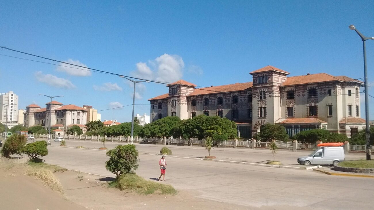 Modelo de funciones del cocinero en hogares geriátricos de Villa Dorada, Medellín: Sabor y nutrición de alta calidad, donde cada comida es una experiencia culinaria que resalta el cuidado y la atención, creando un ambiente donde cada residente se siente parte de un lugar lleno de sabores.