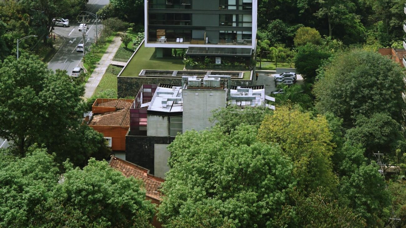 Medellín, el lugar perfecto para el envejecimiento activo: Hogares geriátricos que promueven un estilo de vida saludable y pleno, donde cada día es una oportunidad para explorar nuevas experiencias y celebrar la vida, creando un ambiente donde cada residente se siente parte de un lugar lleno de vitalidad.