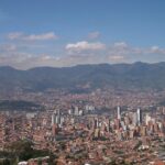 Explora las raíces de Medellín: Hogares geriátricos que celebran la rica historia y cultura de la ciudad, creando un ambiente enriquecedor que conecta a nuestros mayores con su entorno y su comunidad, creando un ambiente donde cada residente se siente parte de un lugar lleno de historia.