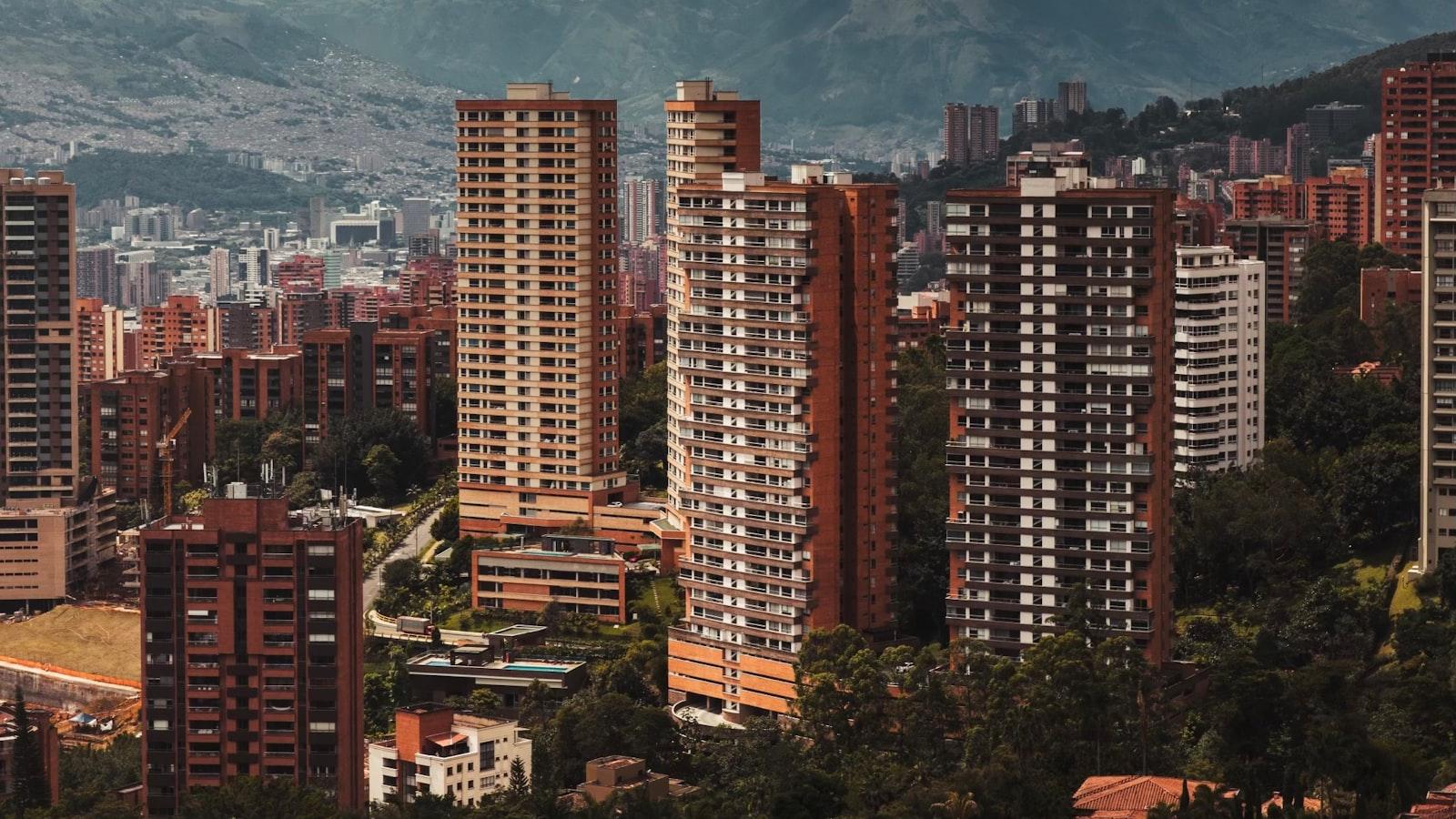 En Medellín, la ciudad de los sueños dorados, encuentra sitios adecuados para tu hogar geriátrico en arriendo, creando un ambiente donde cada residente se siente parte de un lugar seguro y acogedor, creando un ambiente donde cada residente se siente parte de un lugar lleno de tranquilidad.