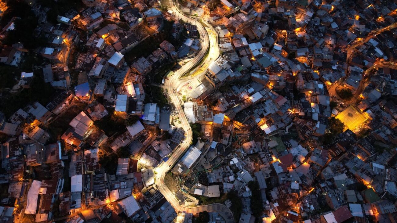 Explorando la Salud en Medellín: La Asomadera Nº 2, Viviendo con Dignidad Geriátrica