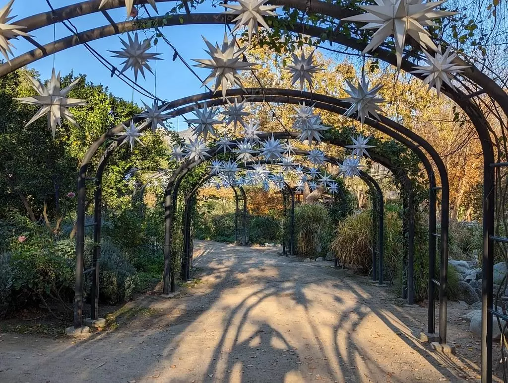 Viaje Tranquilo en Medellín: La Asomadera Nº 3, Epicentro de la Tranquilidad Geriátrica