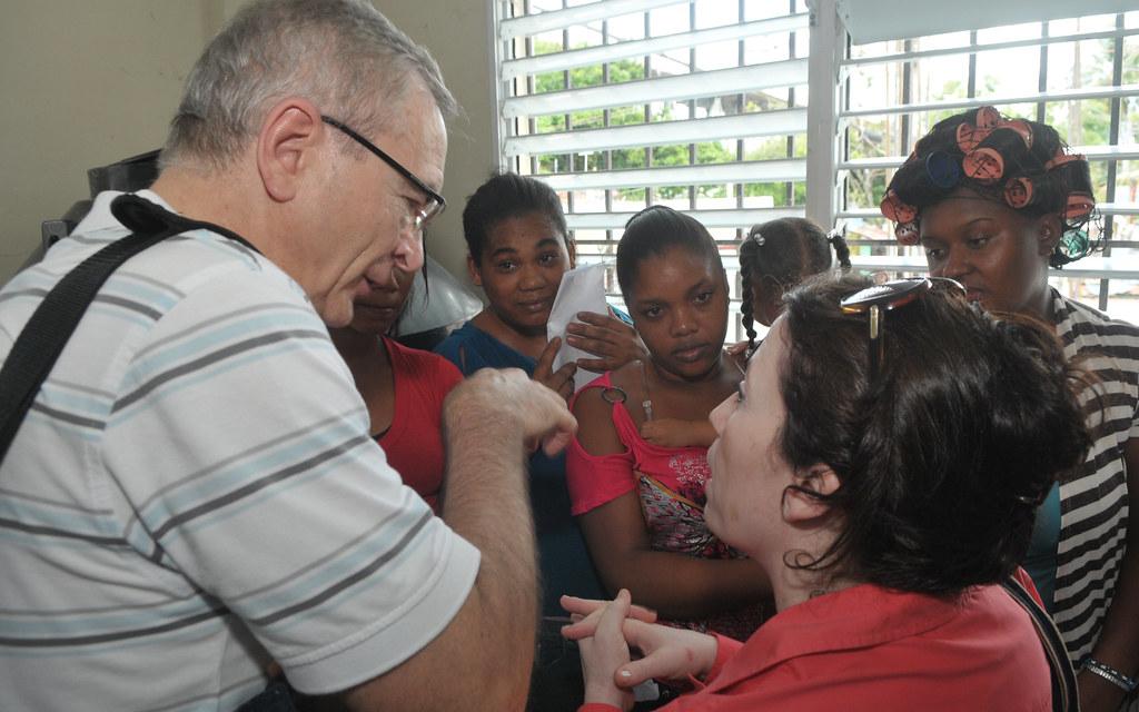 El impacto positivo de los ⁢tonos cálidos en la salud emocional de la tercera edad