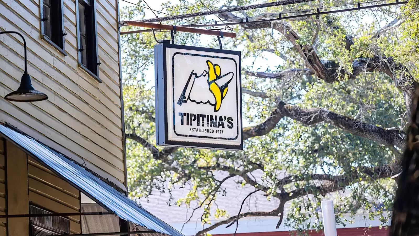 Descubre la Serenidad en Medellín: La Asomadera Nº 3, Cuidado Geriátrico Excepcional