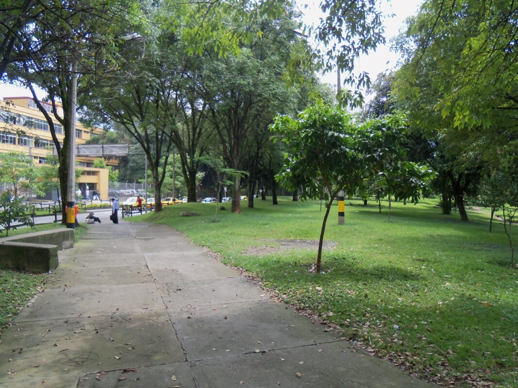 Ecos de Plenitud en Medellín: La Asomadera Nº 3, Tu Hogar de Tranquilidad