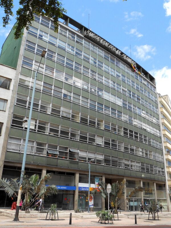 Suramericana en Medellín: Servicios Geriátricos de Excelencia Tejen Lazos en Nuestro Barrio