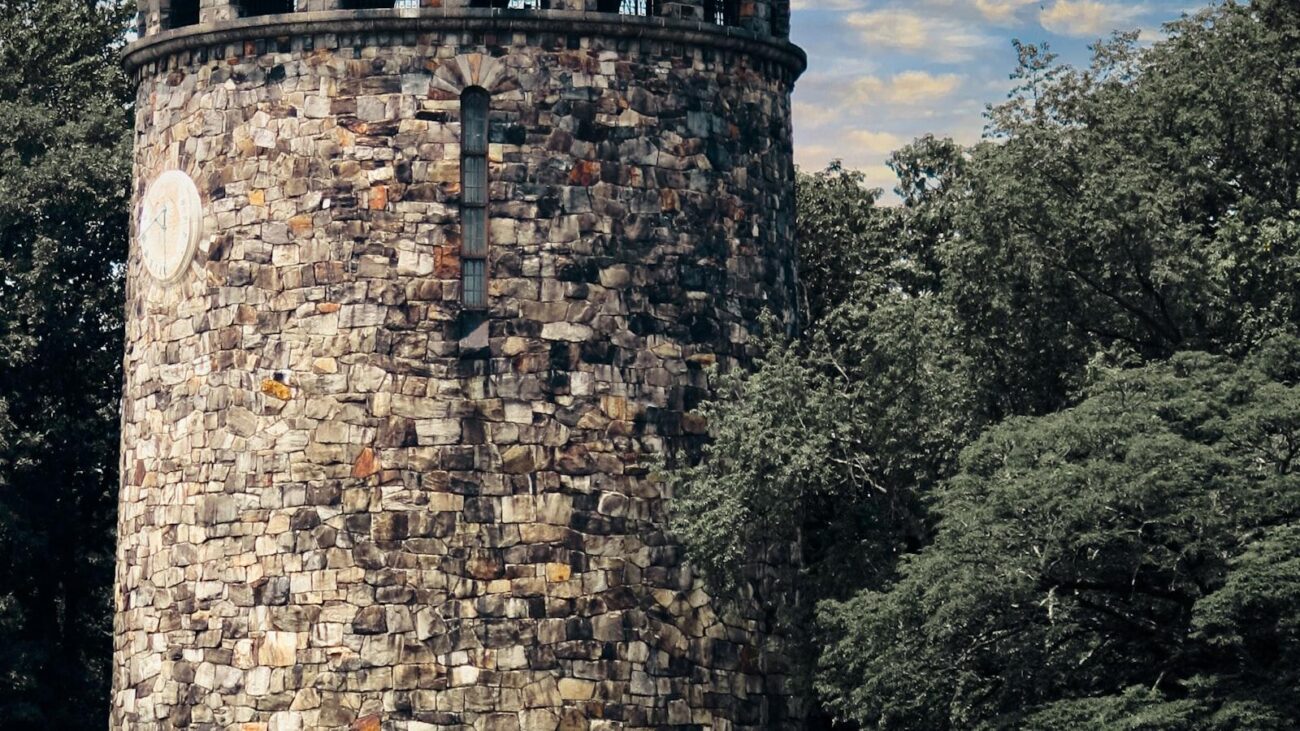 Bienestar Tejido en Medellín: Suramericana, Hogar Geriátrico de Conexiones Profundas