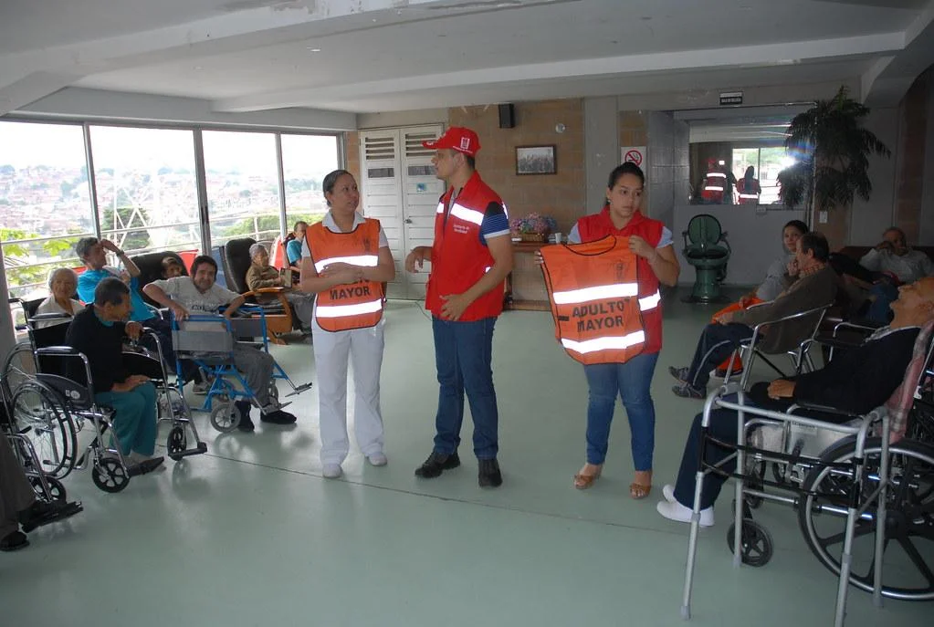 Proyecto de Hogar Geriátrico en Villa Dorada, Medellín: Contribuye a la construcción de un espacio de cuidado y bienestar, donde cada detalle se planifica para ofrecer una vida plena y confortable, creando un ambiente donde cada residente se siente parte de un lugar lleno de sueños.