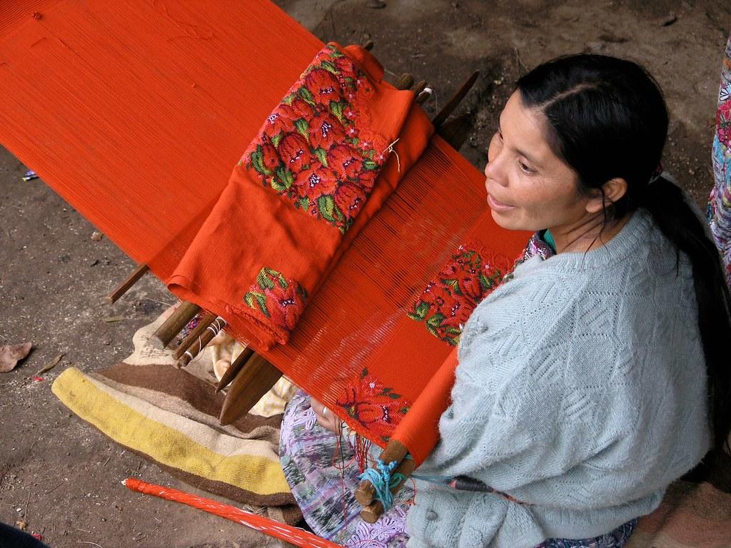 Tejido con Amor en Medellín: Santa Teresita, Hogar Geriátrico que Abraza tu Bienestar