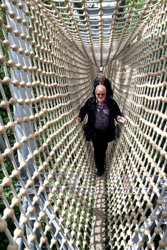 Senderos de Tejido en Medellín: Santa Teresita, Hogar Geriátrico donde el Amor se Entrelaza