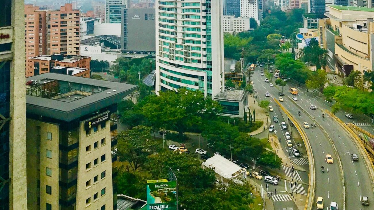 Elevando la Calidad de Vida en Medellín: Altos del Poblado, Hogar Geriátrico de Servicios Destacados