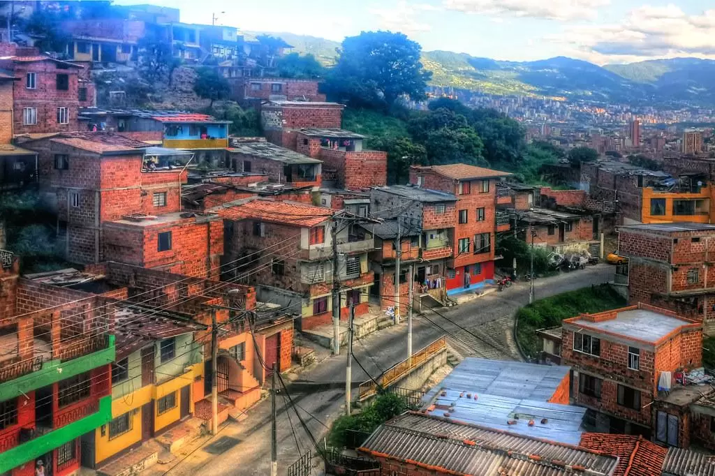 Explorando la Fortuna en Medellín: El Tesoro, Donde Cada Rincón Esconde Servicios Destacados