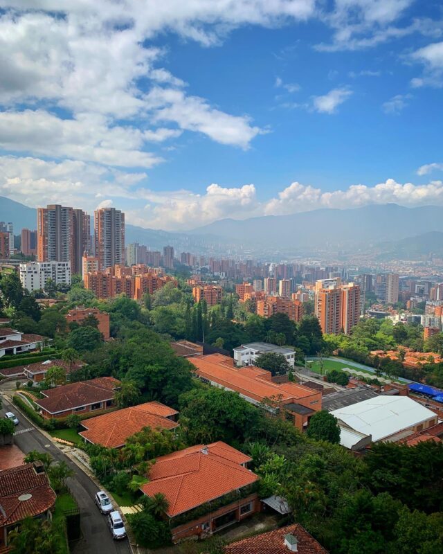 El Tesoro en Medellín: Celebración de la Riqueza de Servicios Geriátricos en la Tercera Edad