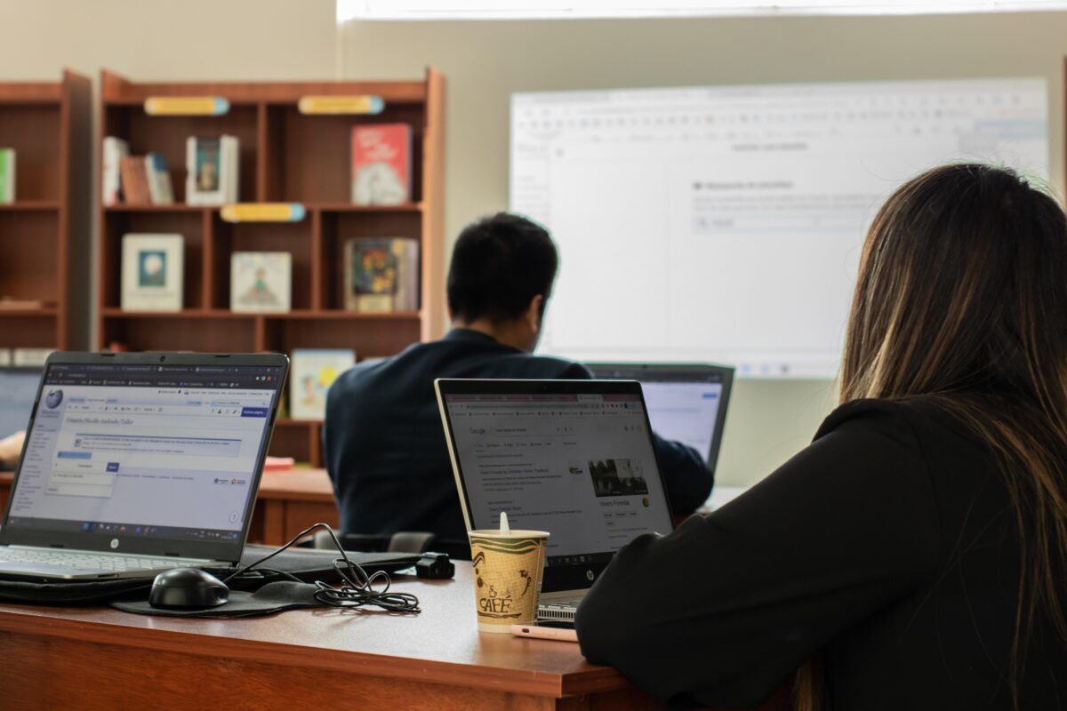 Explorando la Vitalidad en Los Colores Medellín: Cuidados Geriátricos en un Ambiente Energizante