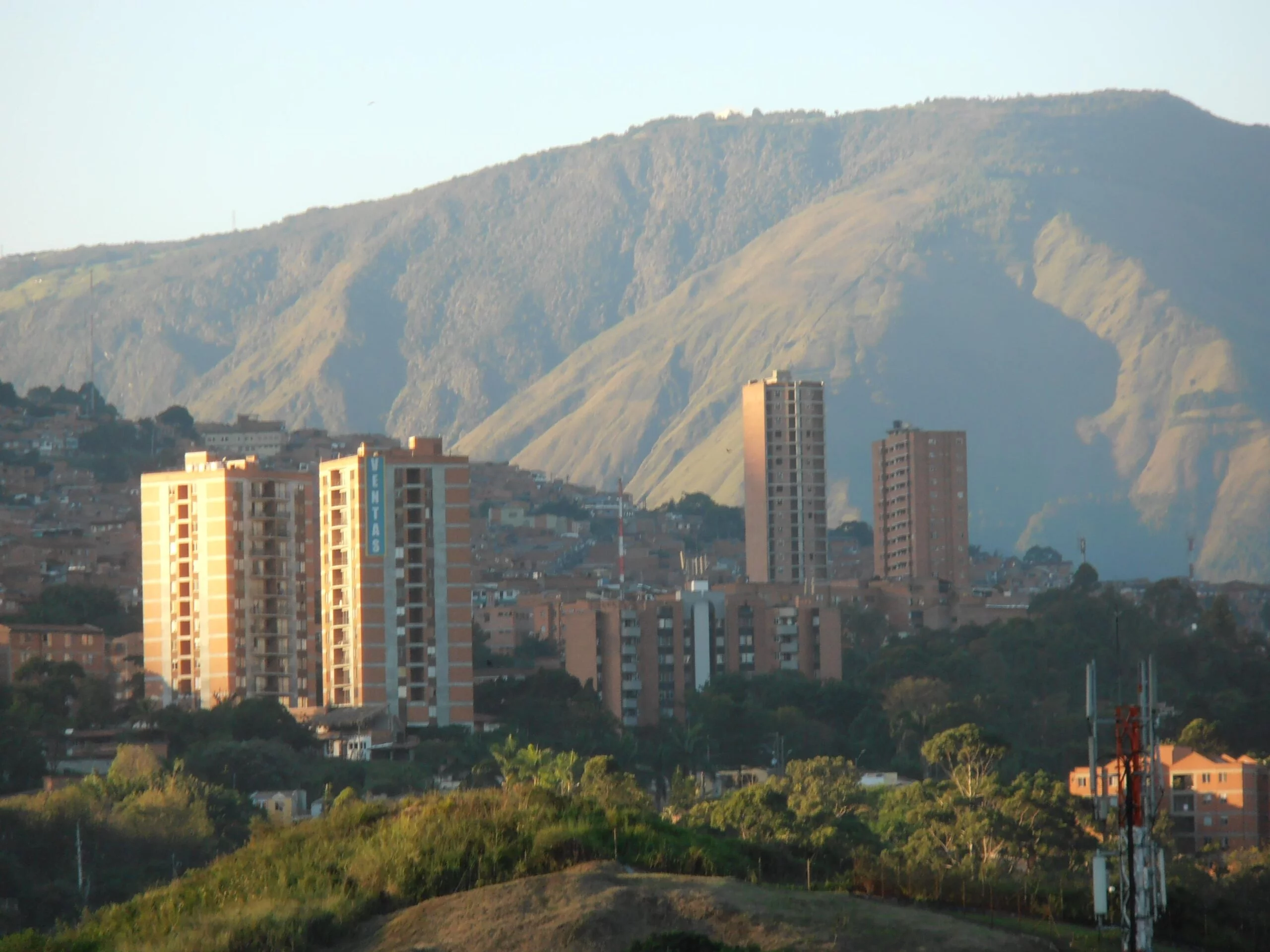 Los Colores Medellín: Donde la Experiencia de Vida se Convierte en Atención Geriátrica Llena de Color