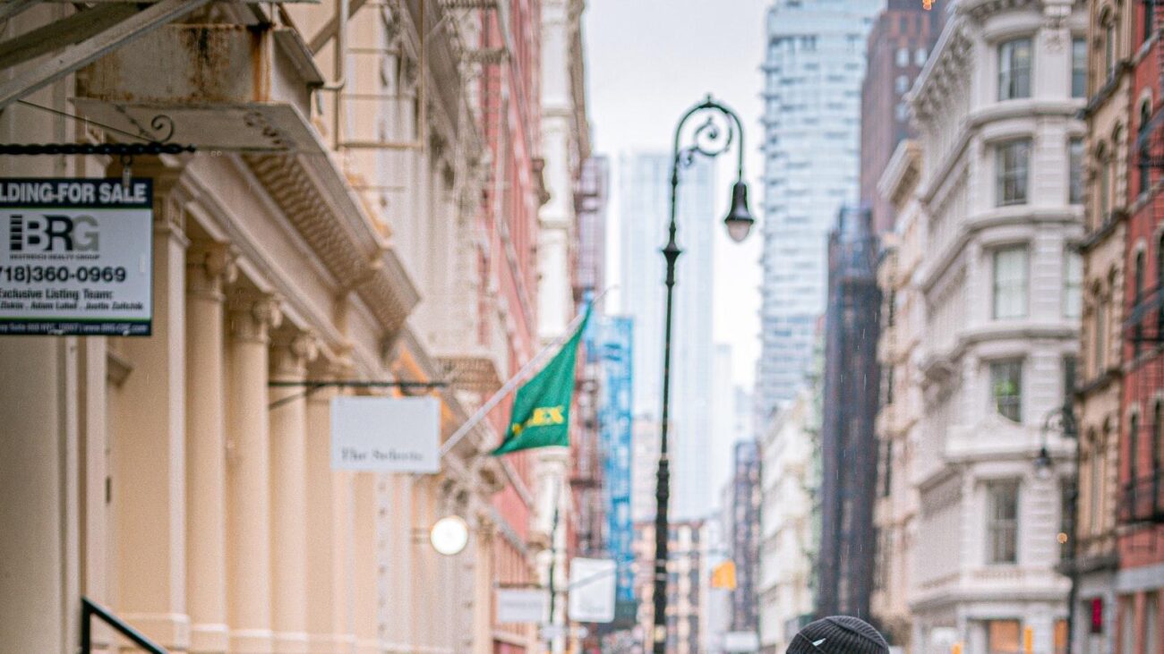 Calle Nueva Medellín: Cuidados Geriátricos que Resplandecen en el Corazón de la Ciudad