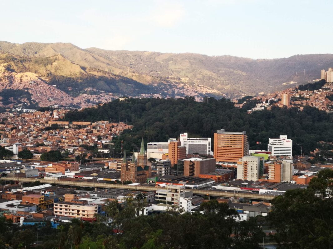 La Asomadera Nº 1 Medellín: Cuidados Geriátricos de Calidad con Vistas Excepcionales