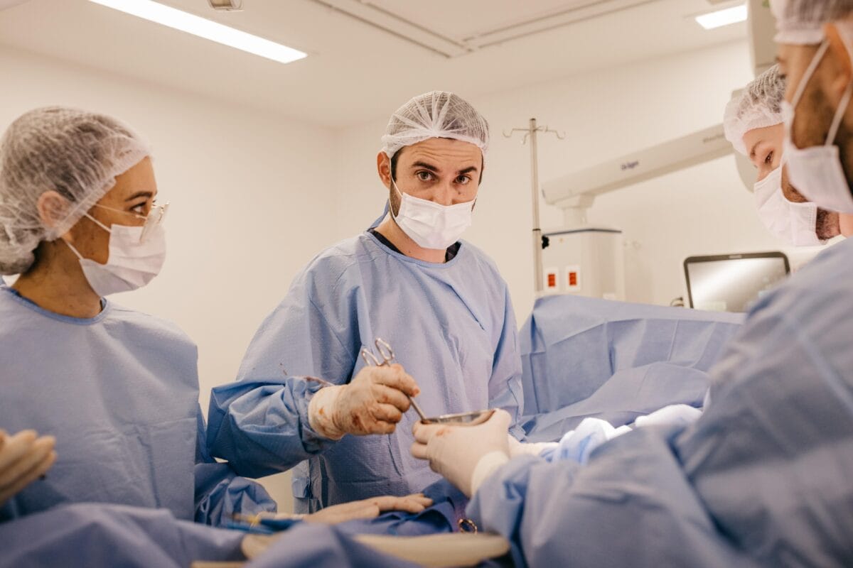 Cuidado Integral en Hogares Geriátricos: Atendiendo Más que Solo el Corazón