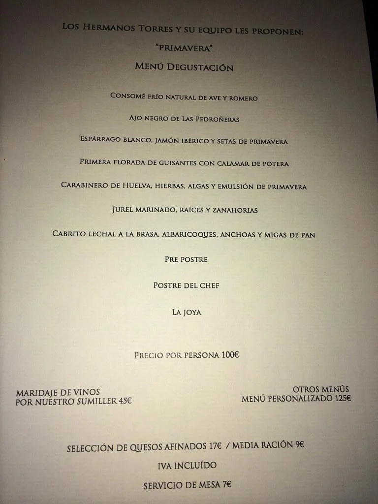 - Menús personalizados según preferencias y restricciones de cada residente