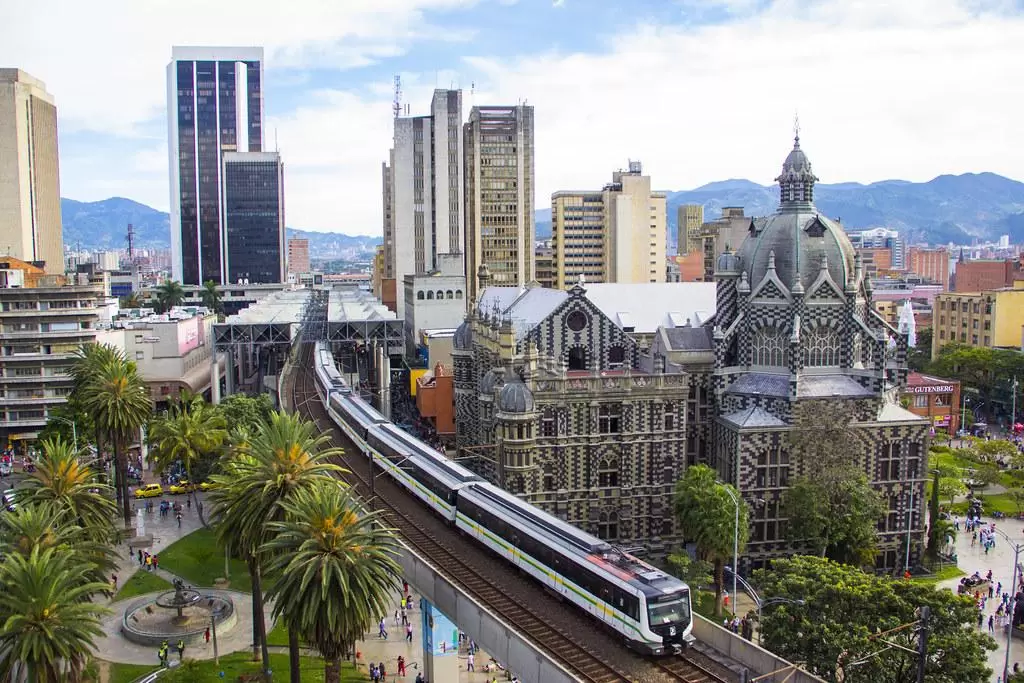 Descubre la historia de Medellín a través de sus hogares geriátricos