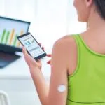 Reseña de aplicaciones móviles para el control de la diabetes en adultos mayores.