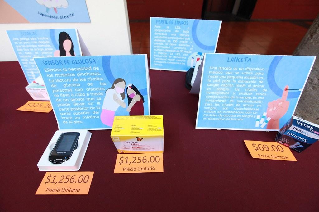 Cómo gestionar los riesgos de hiperglucemia e hipoglucemia en hogares para mayores.