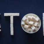 Implementación de tecnologías de telemedicina para el control de la diabetes en residencias.