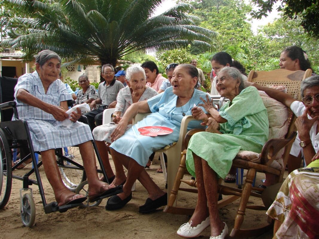 Estadísticas sobre la gestión de la diabetes tipo 1 en el entorno geriátrico.