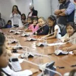 Guía de primeros auxilios para hipoglucemia e hiperglucemia en hogares geriátricos.