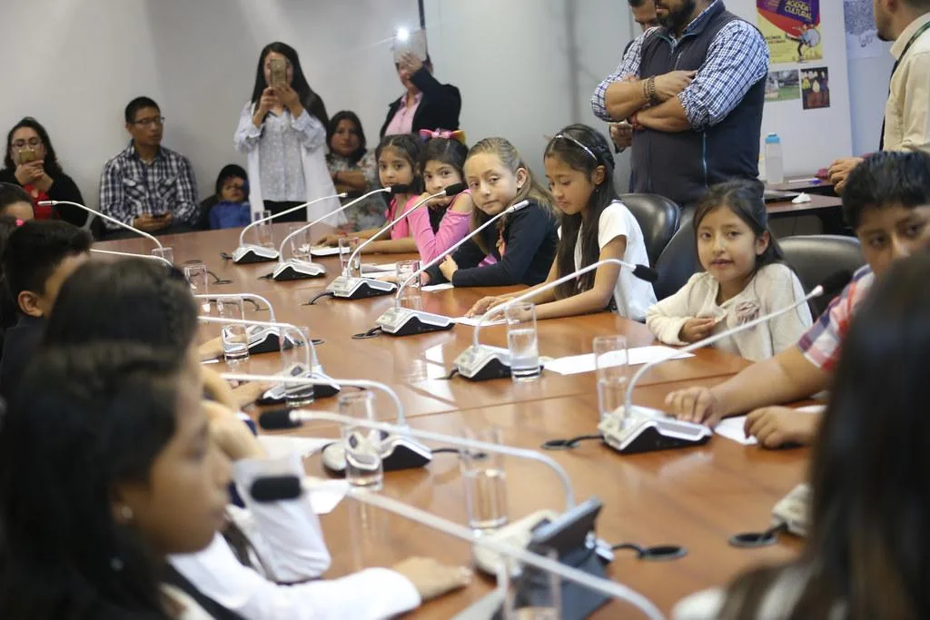 Guía de primeros auxilios para hipoglucemia e hiperglucemia en hogares geriátricos.