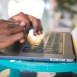 Herramientas para mejorar la comunicación entre el equipo de cuidados y pacientes diabéticos.