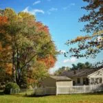 Reseña de iniciativas para mejorar el acceso a cuidados de diabetes en comunidades marginadas.