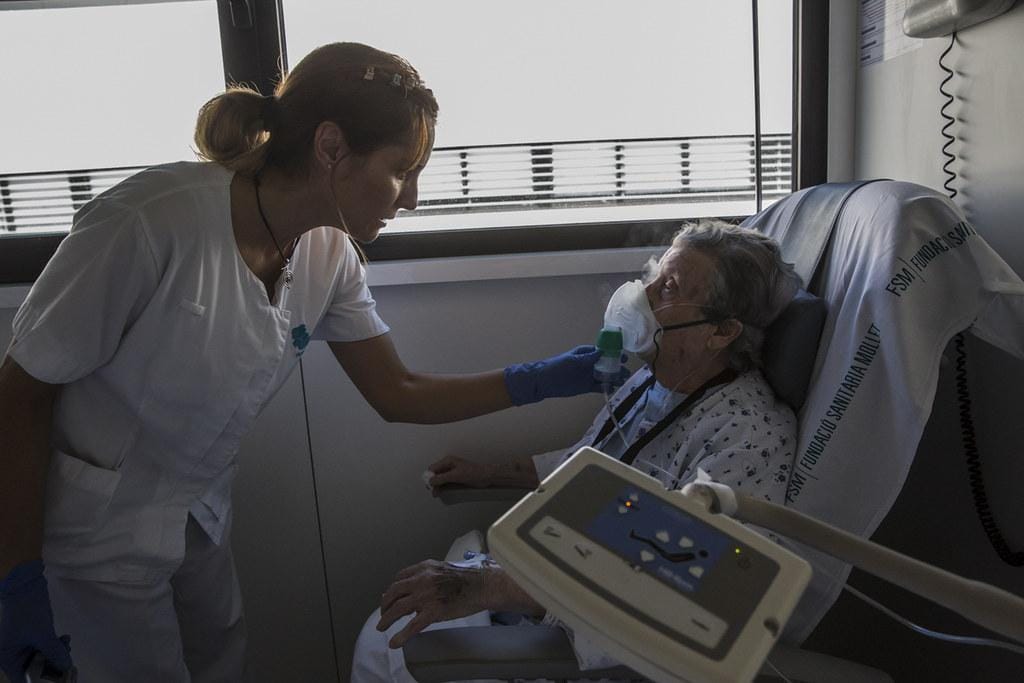 Cómo administrar correctamente la oxigenoterapia en el hogar geriátrico