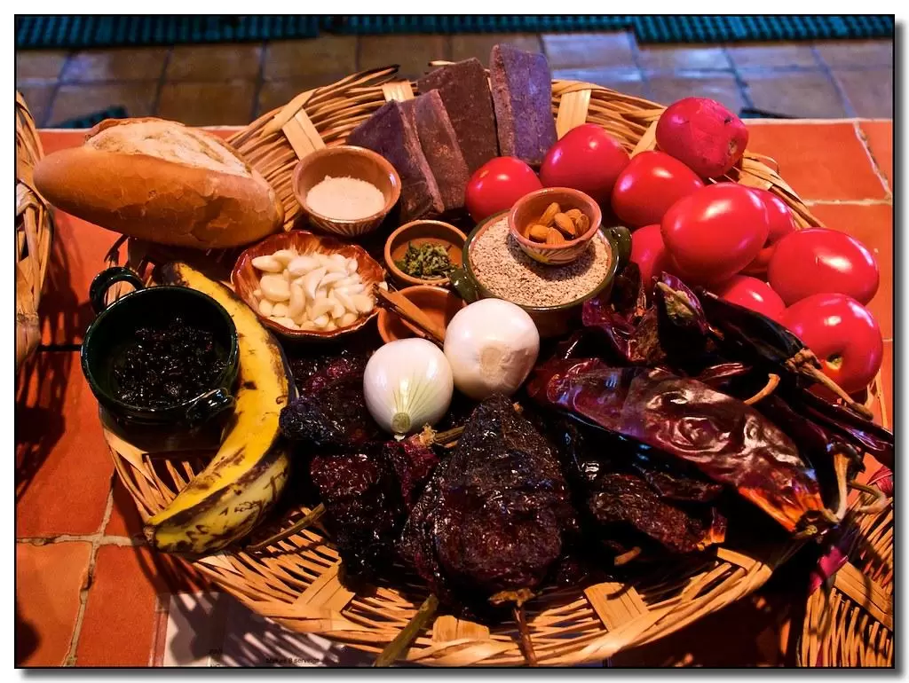 Explora la ⁣gastronomía local y ⁤sus delicias