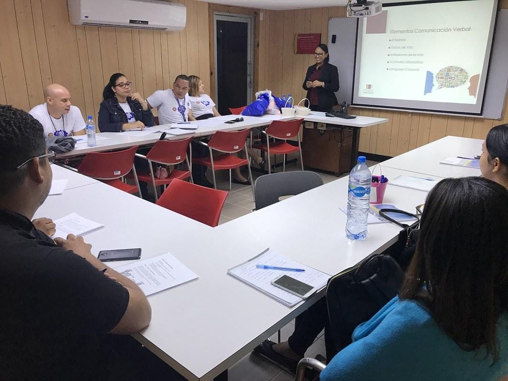 Beneficios de la comunicación efectiva entre familiares y pacientes ancianos con problemas cardíacos