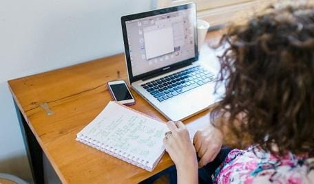 Plataformas interactivas para el seguimiento personalizado de pacientes geriátricos