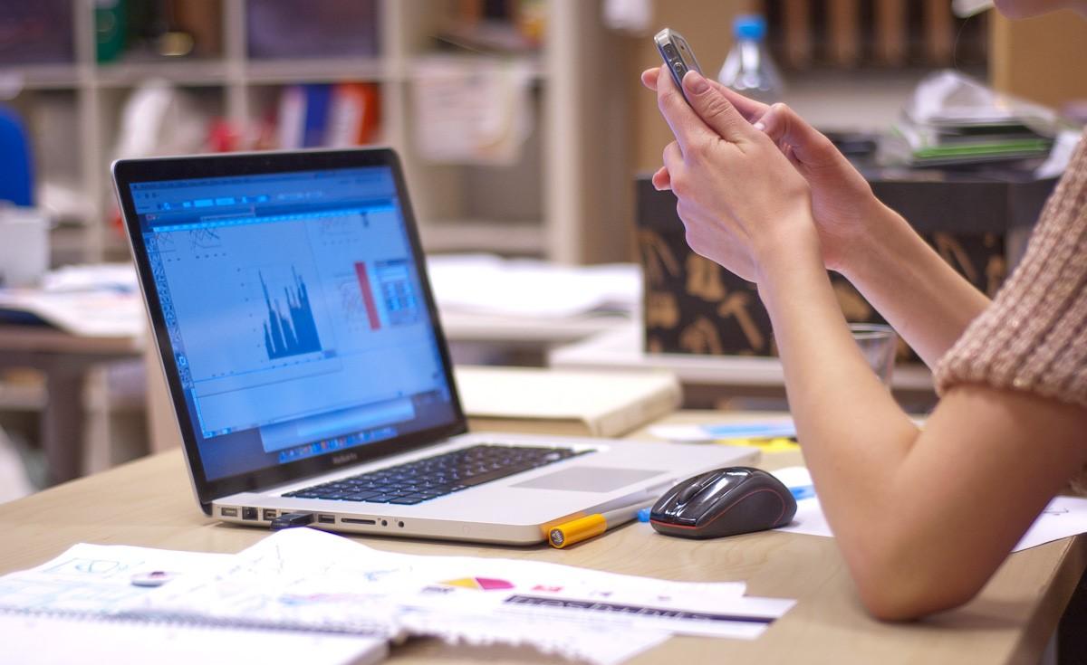 La importancia de la comunicación empática y el respeto en la atención geriátrica