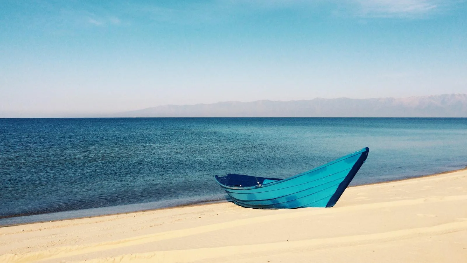 Experimenta ⁢la tranquilidad y seguridad que ofrece este exclusivo barrio