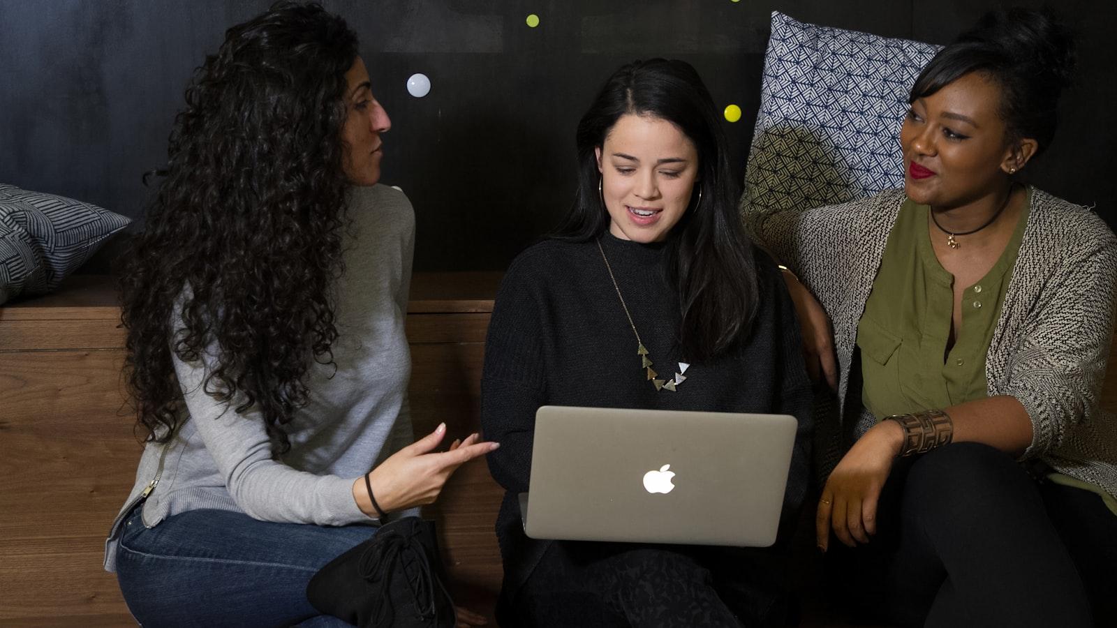 Un equipo⁢ comprometido​ con la felicidad‌ y salud de⁢ los⁣ adultos mayores