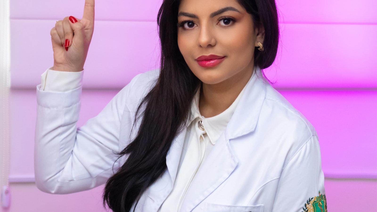 - Atención médica especializada y cuidados continuos