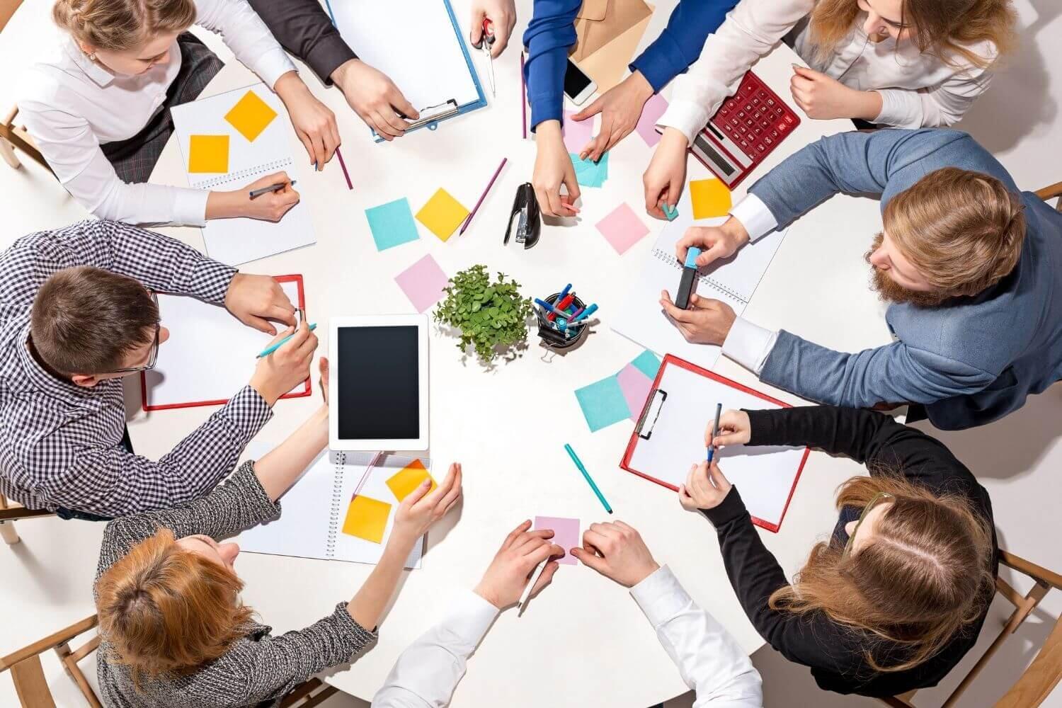 Técnicas de comunicación no verbal para pacientes con dificultades auditivas