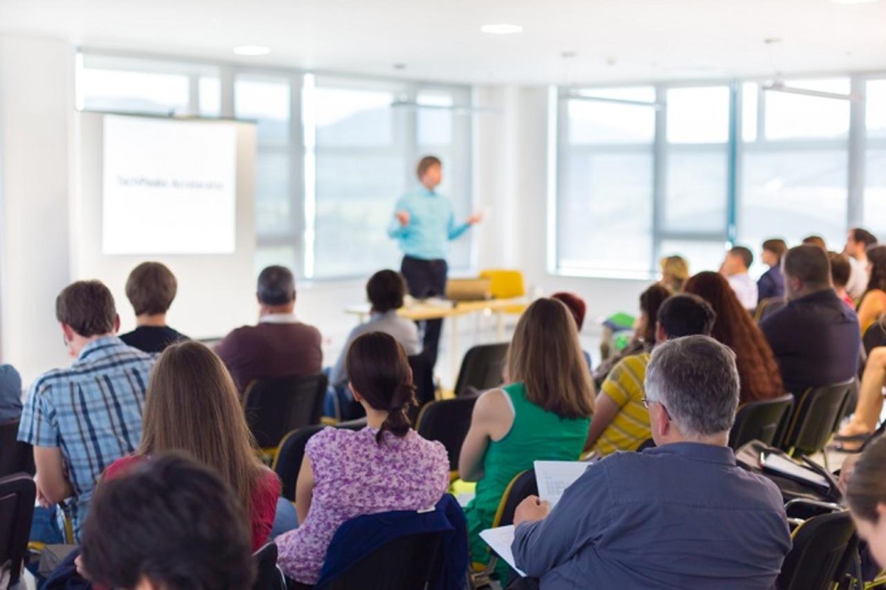 Importancia de ⁢la⁤ formación especializada⁢ para el⁣ personal de‌ hogares geriátricos en Medellín