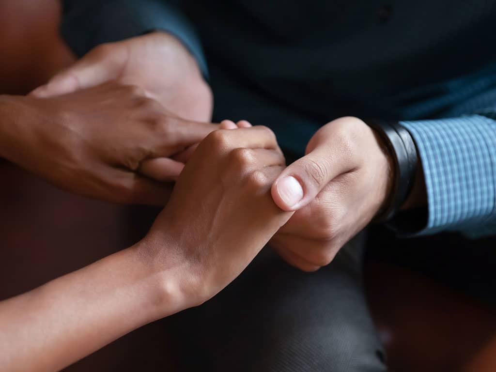 Apoyo emocional y terapias individuales y grupales