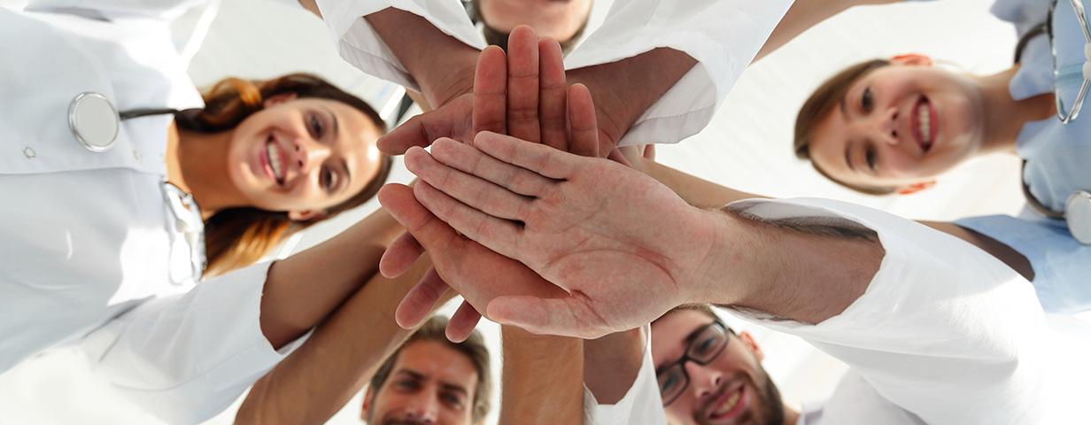 Equipo multidisciplinario: especialistas trabajando juntos por el bienestar del paciente