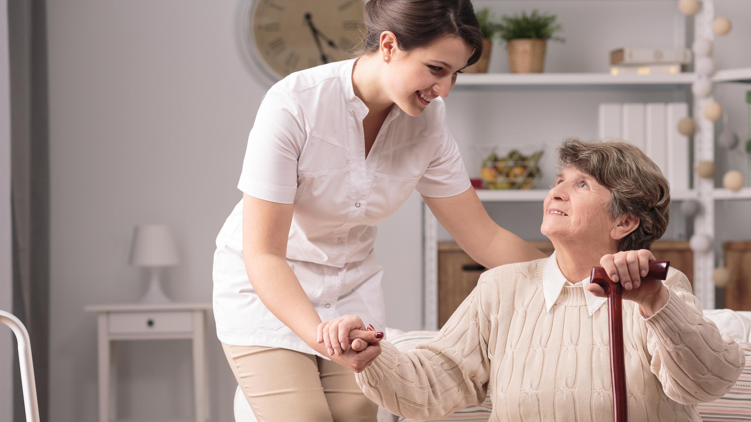 Rol de los⁢ cuidadores en la motivación y⁤ supervisión de ‍la actividad física en pacientes ancianos