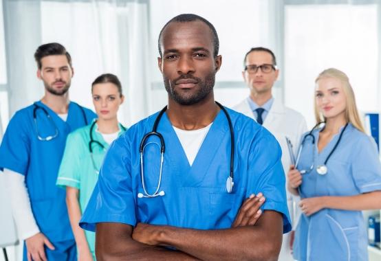 Médicos revelan los mejores hábitos para prevenir enfermedades crónicas en geriátricos de Medellín