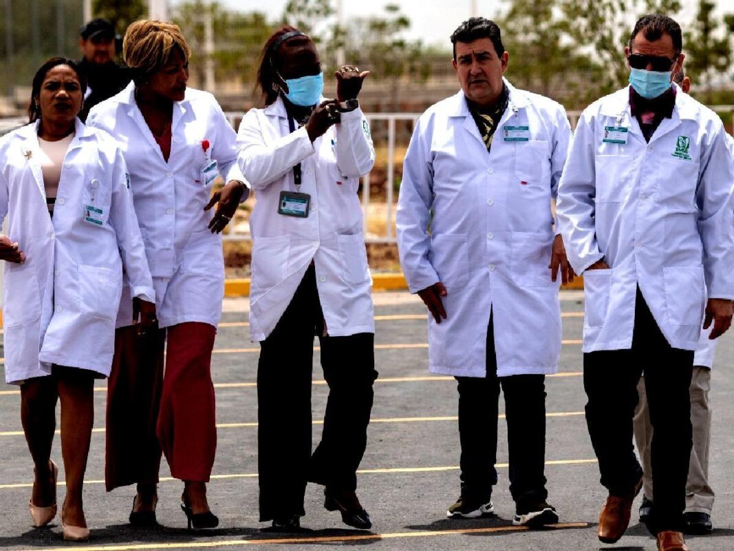 Los médicos recomiendan una dieta rica en proteínas para mejorar la salud en geriátricos de Medellín