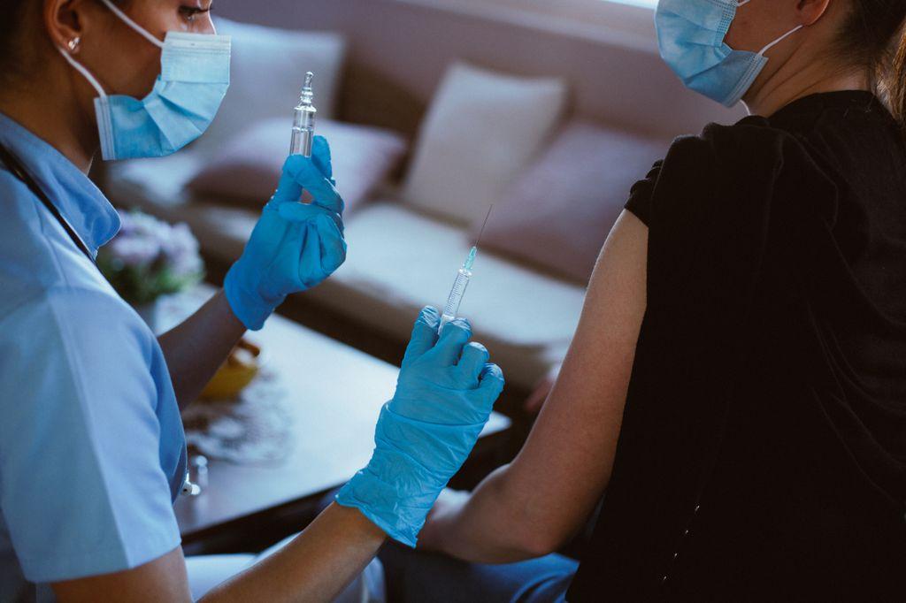 Importancia de la vacunación para prevenir⁣ infecciones en pacientes ‌mayores con enfermedad de Crohn