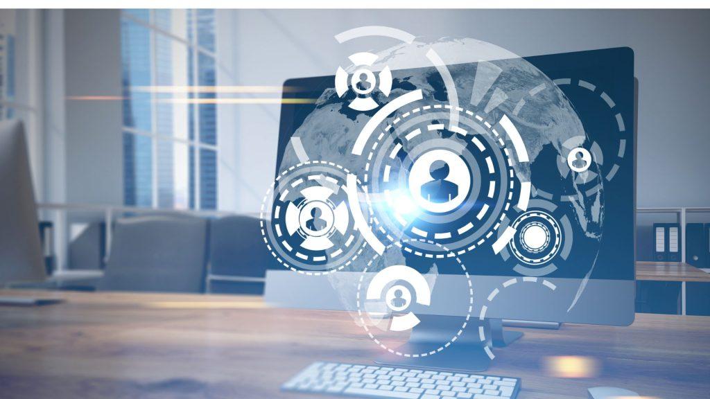 Beneficios del monitoreo regular de síntomas en pacientes geriátricos con enfermedad coronaria